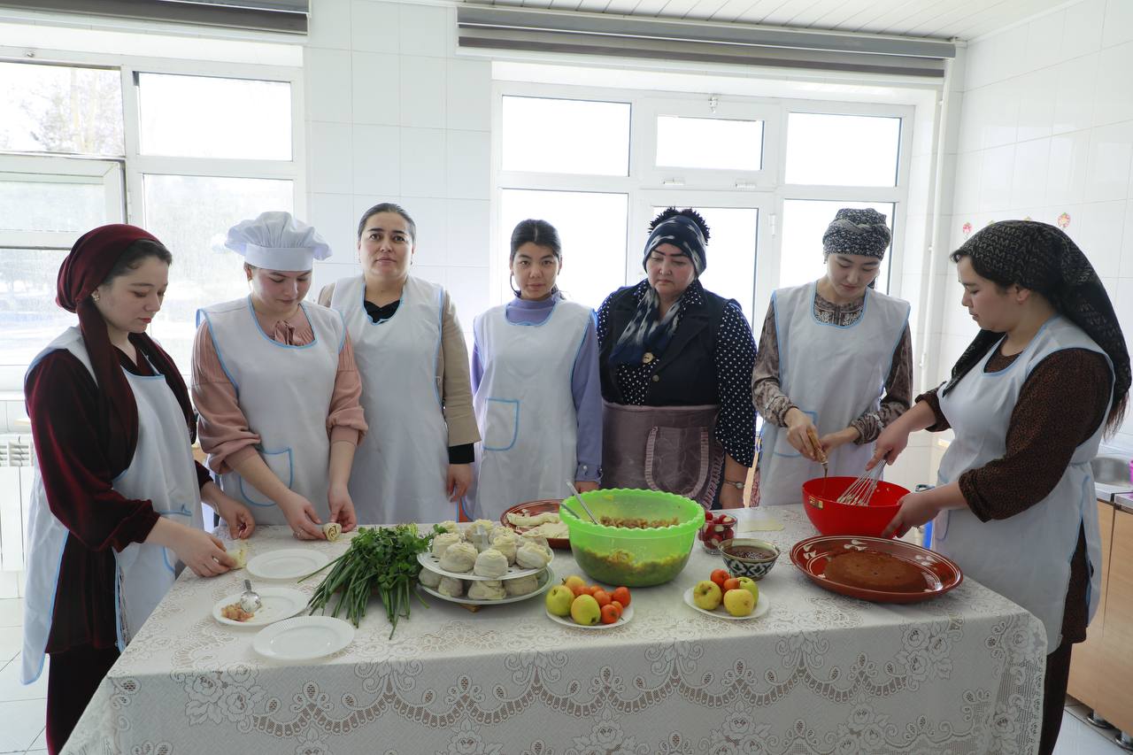 Informatika kafedrasi professor-o‘qituvchilari hamda 1-son TTJda istiqomat qiluvchi talabalar tomonidan “Uy-ro‘zg‘or maktabi” to‘garagining navbatdagi mashg‘uloti o‘tkazildi