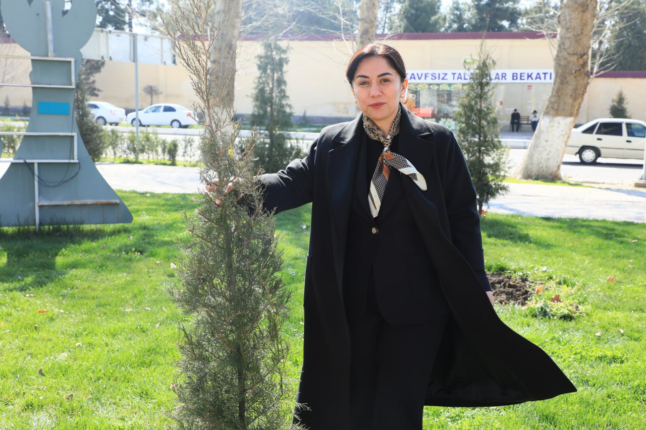 Shahzoda Negmatova “Yurt obodligi, avvalo, mahalladan boshlanadi!” shiori ostida o‘tkazilgan umumxalq hasharida faol ishtirok etdi