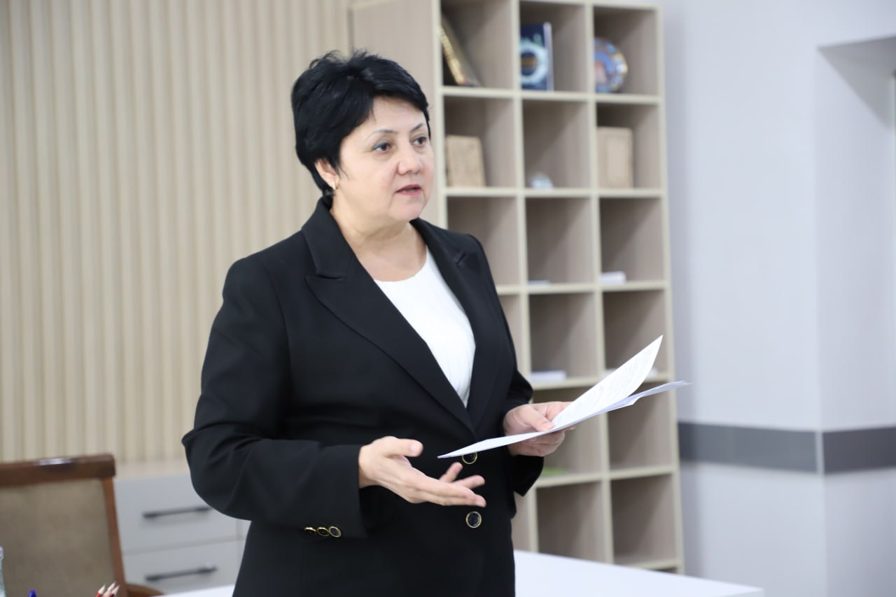 Министр дошкольного и школьного образования Эъзоза Каримова в рамках визита в Самарканд провела встречу с руководителями районных (городских) отделов дошкольного и школьного образования.