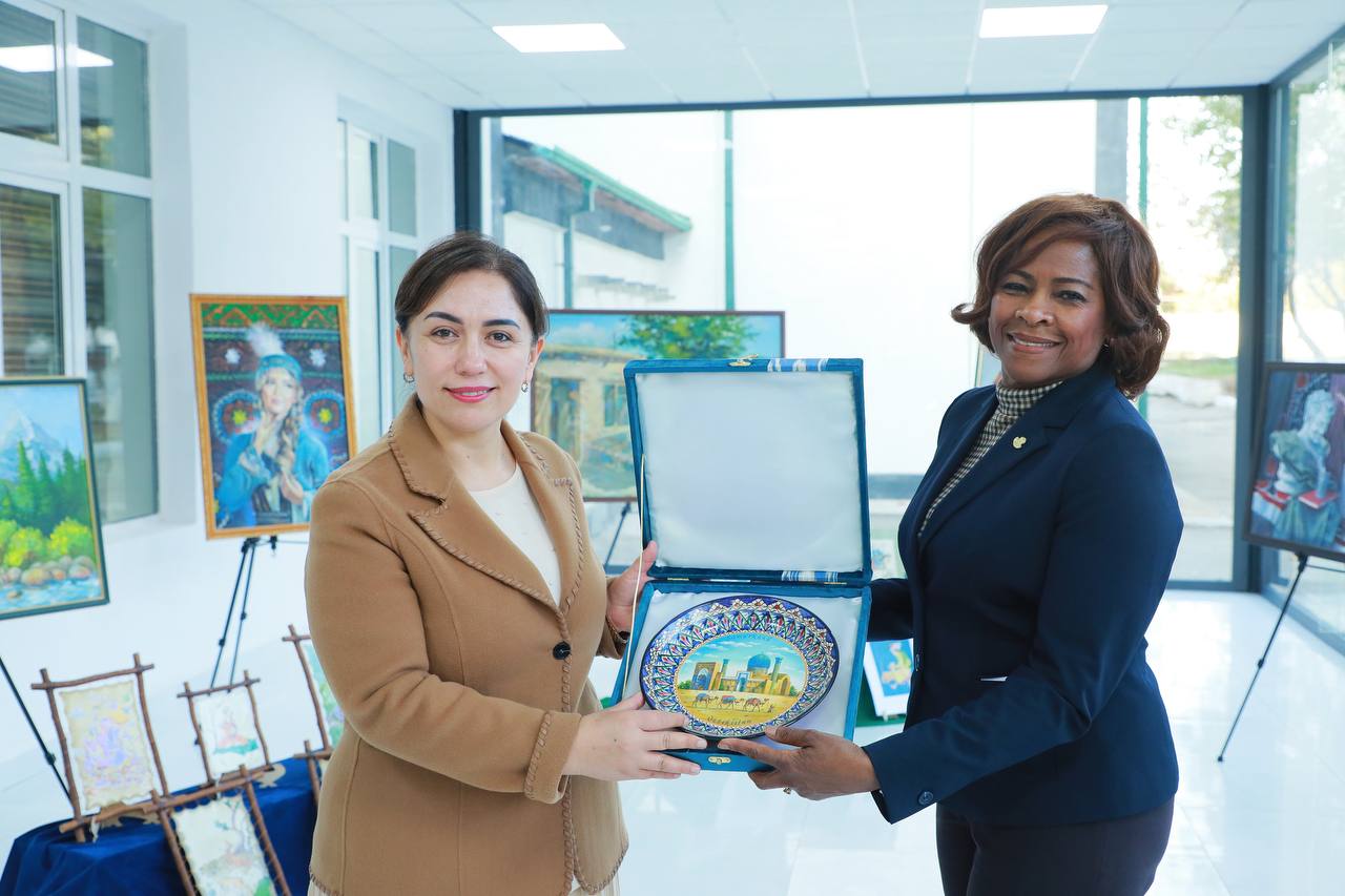 Samarqand davlat pedagogika institutida YUNESKO Bosh konferensiyasi ishtirokchisi — Sint-Maarten vakili bilan uchrashuv bo‘lib o‘tdi