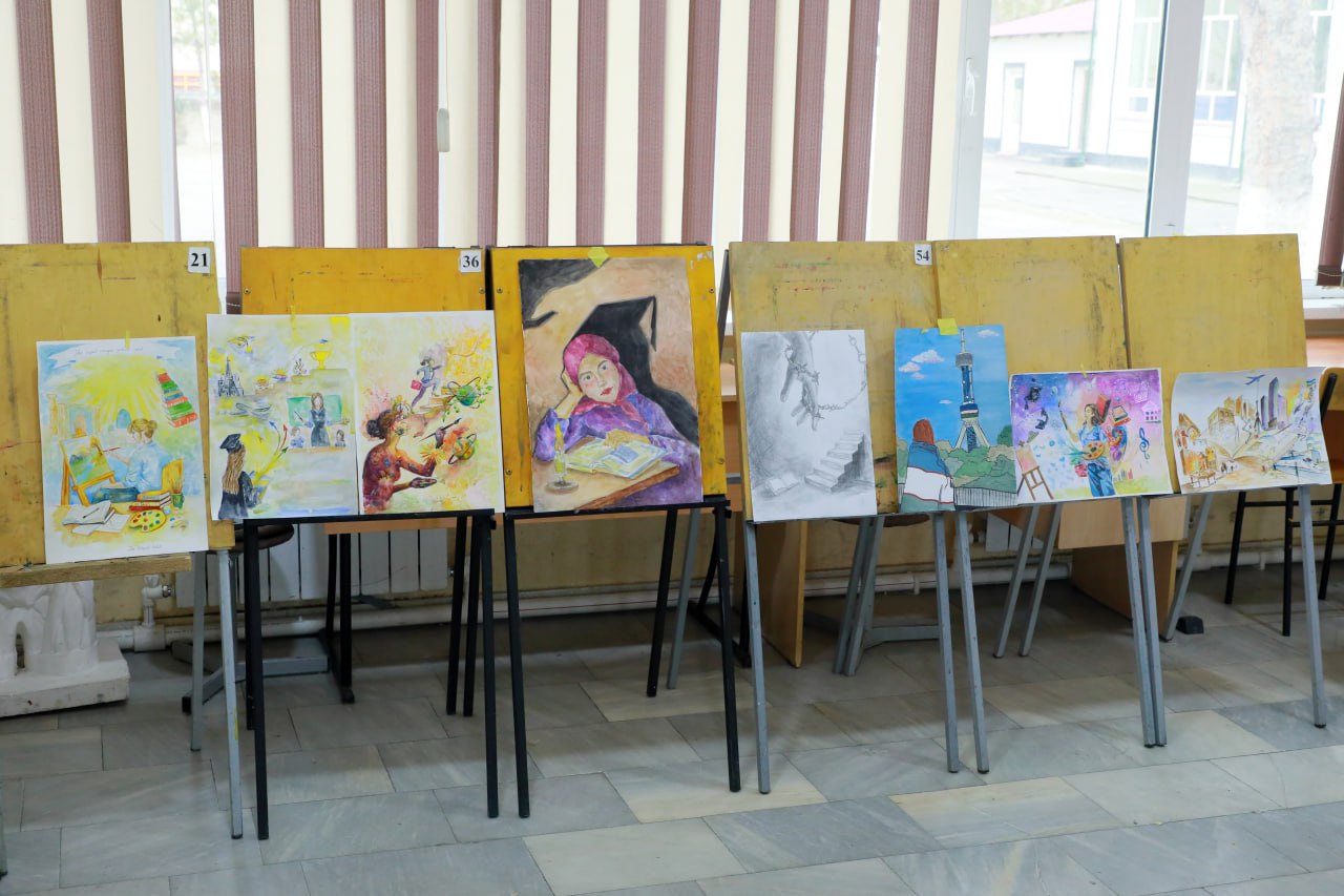 SamDPIda tahsil olayotgan talaba-qizlar o‘rtasida “Ilmda mening orzularim” mavzusida rasmlar tanlovi o‘tkazildi.