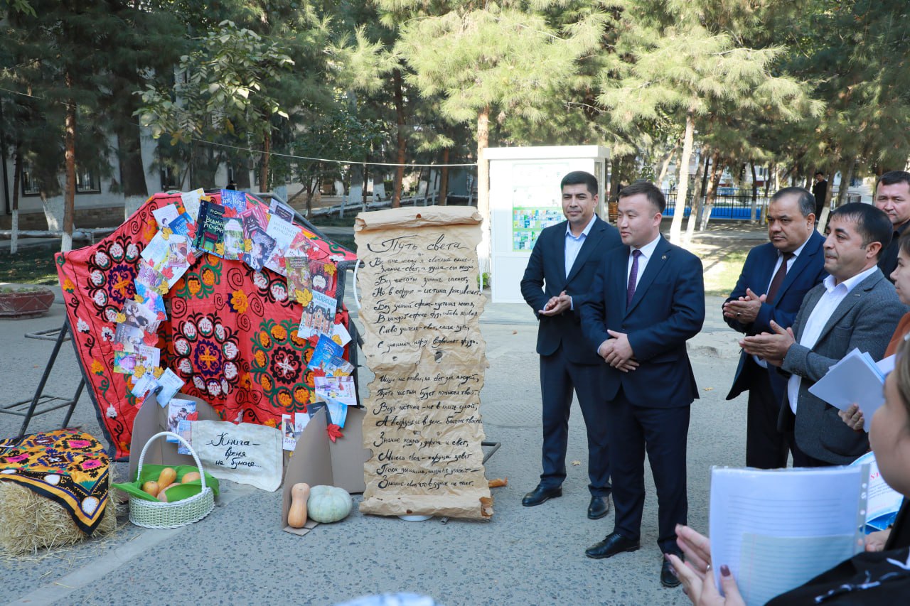 Pedagogika fakulteti talabalari o‘rtasida “Besh muhim tashabbus” doirasida o‘tkazilgan “Самарканд – жемчужина Востока” mavzusidagi insholar tanlovining taqdirlash marosimi bo‘lib o‘tdi.