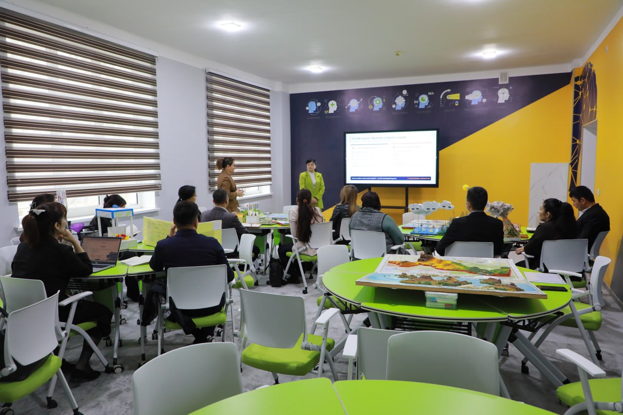 В STEAM-лаборатории Самаркандского государственного педагогического института в рамках современного курса подготовки для менторов «Междисциплинарное STEAM-образование» был организован очередной семинар-тренинг.