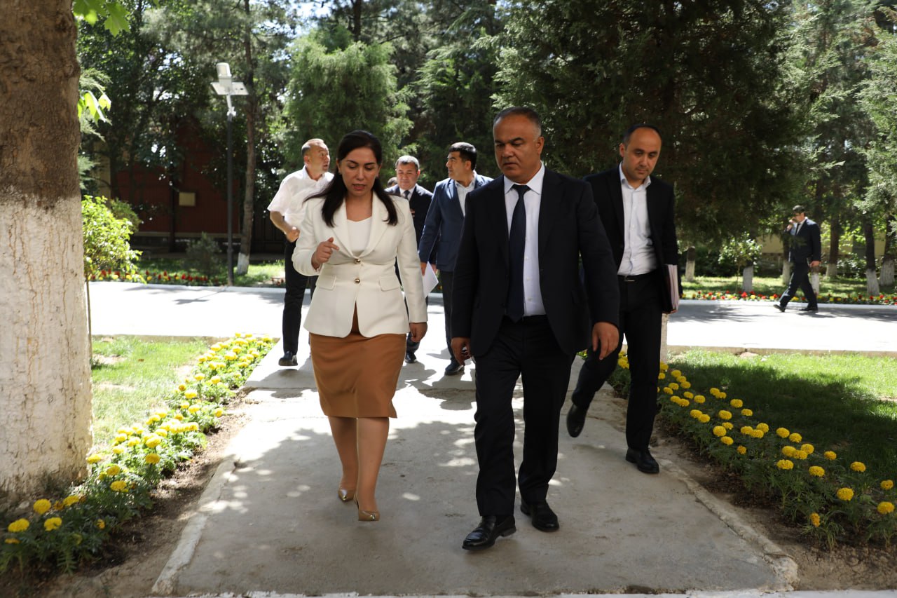 Samarqand viloyati hokimi vazifasini bajaruvchi Adiz Boboyev O‘zbekiston-Finlandiya pedagogika institutida bo‘ldi