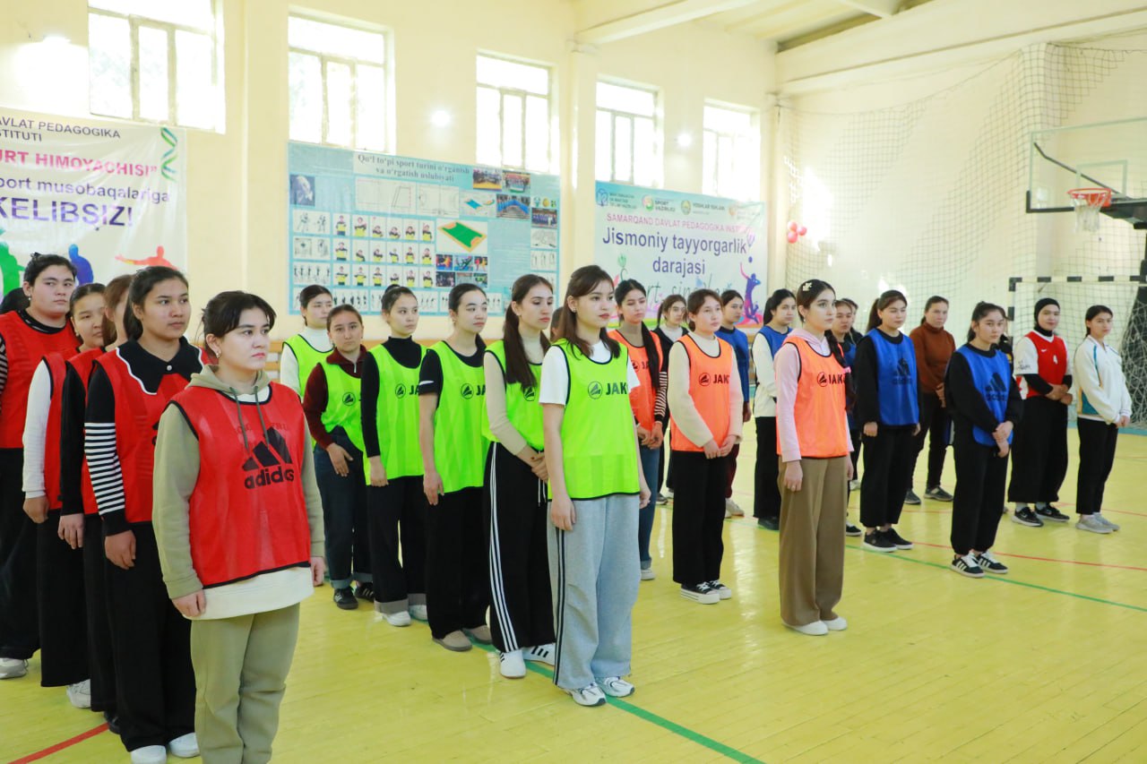 Samarqand davlat pedagogika instituti talaba-qizlari o‘rtasida sportning mini futbol turi bo‘yicha “Rektor kubogi” musobaqasi o‘tkazilmoqda.