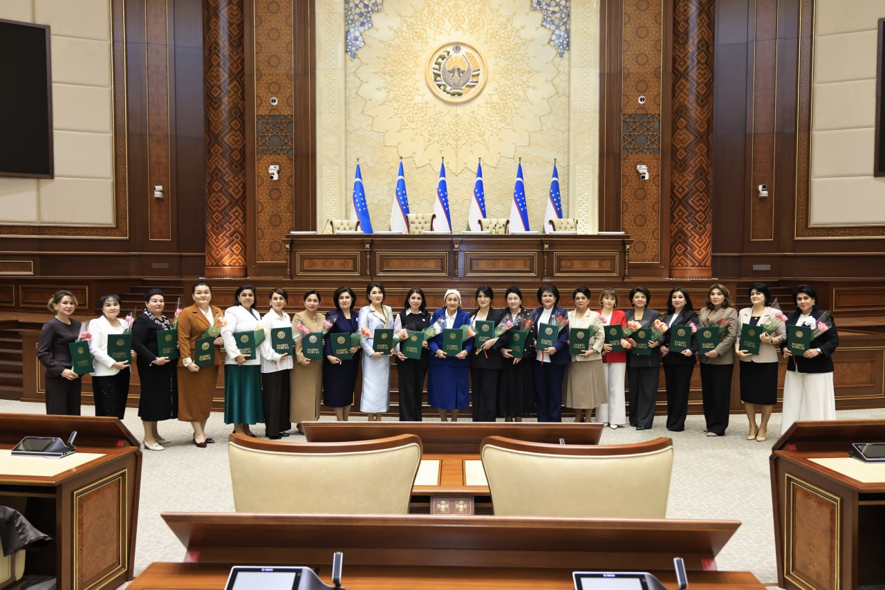 Oliy taʼlim tizimida faoliyat ko‘rsatayotgan bir guruh xotin-qizlar Oliy Majlis Senati Raisining “Faxriy yorlig‘i” bilan taqdirlandi