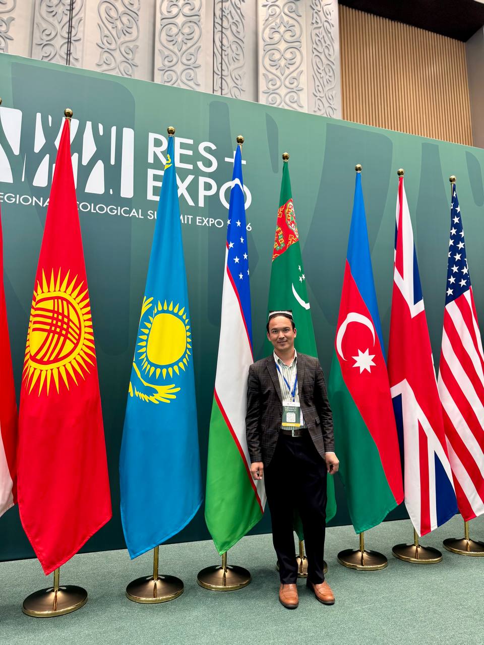 Samarqand davlat pedagogika instituti tasviriy san’at va texnologik ta’lim kafedrasi o‘qituvchisi Jamshid Qodirov joriy yilning 22–24-aprel kunlari Qozog‘istonning Ostona shahrida bo‘lib o‘tgan EXPO–2026 xalqaro ko‘rgazmasida ishtirok etdi.