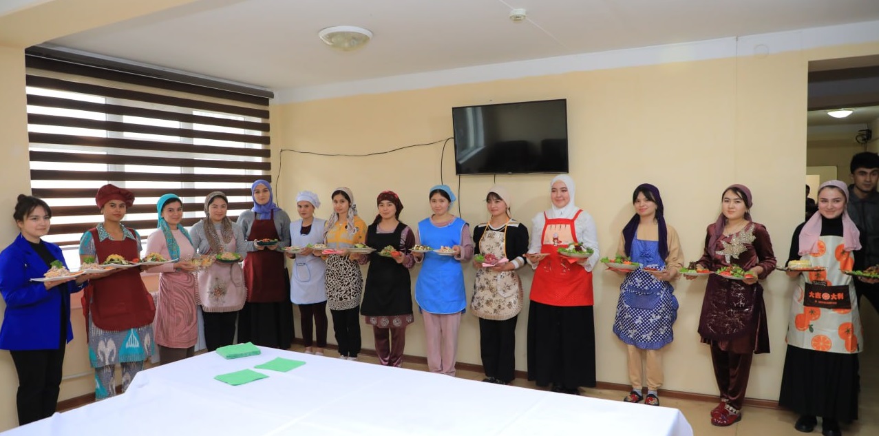 O‘zbekiston-Finlandiya pedagogika institutida "Eng mazali salat" pazandalik tanlovi bo'lib o'tdi