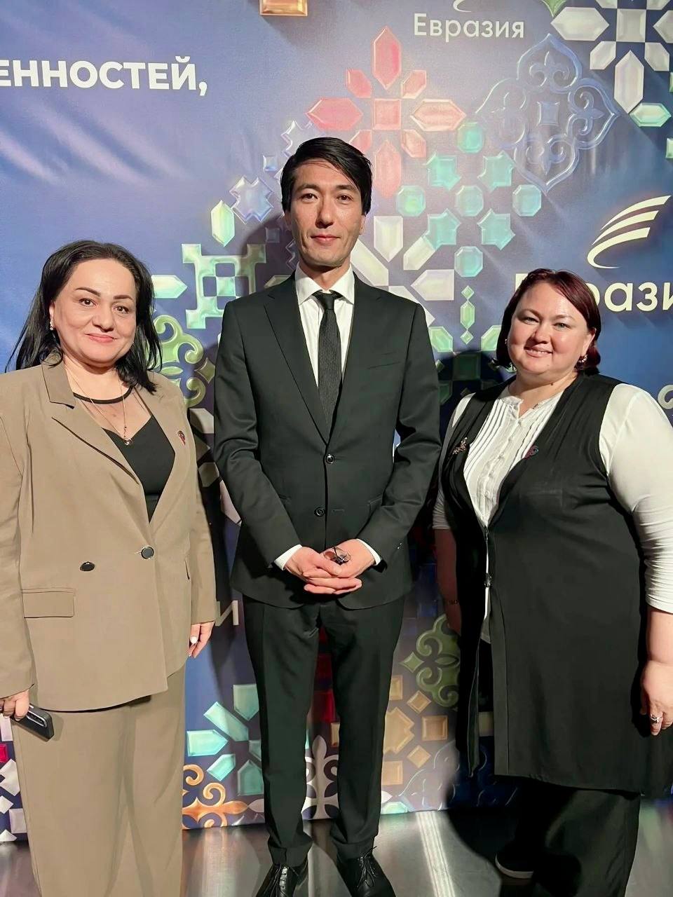 Samarqand davlat pedagogika instituti tillar fakulteti professor-o‘qituvchilari Zamira Radjobova va Nigora Voxidovalar Rossiya Federatsiyasining Moskva shahrida “Yevrosiyo” tashkiloti tomonidan o‘tkazilayotgan «ANO Yevraziya» II Xalqaro forumida ishtirok